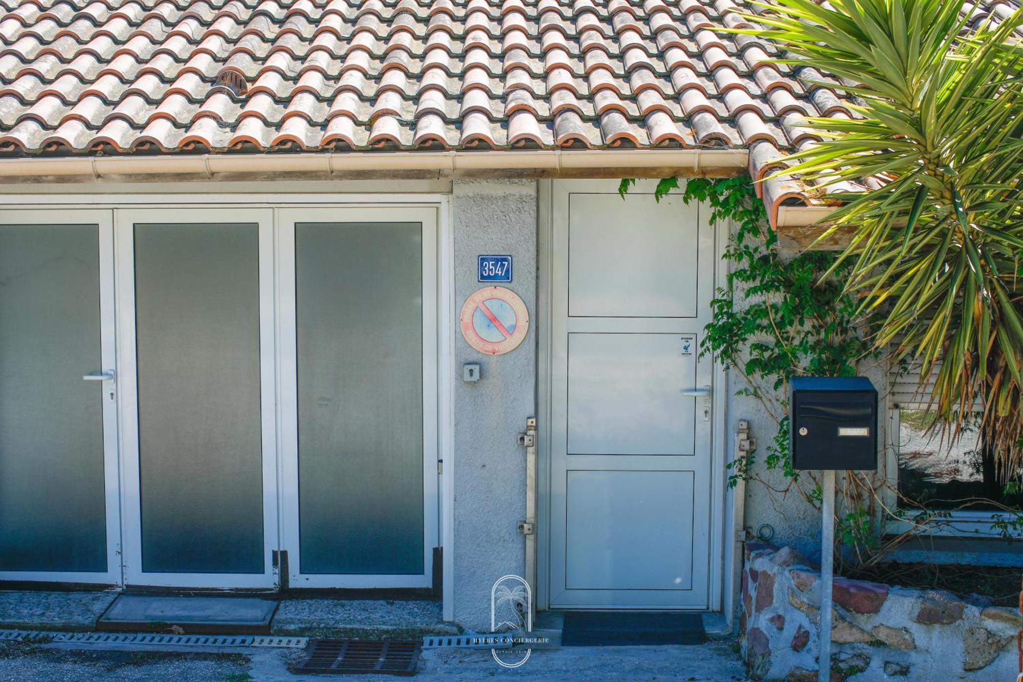 Maison Sur L'Eau-Hyeres-Almanarre-Parkings Clim Wifi By Hc エクステリア 写真