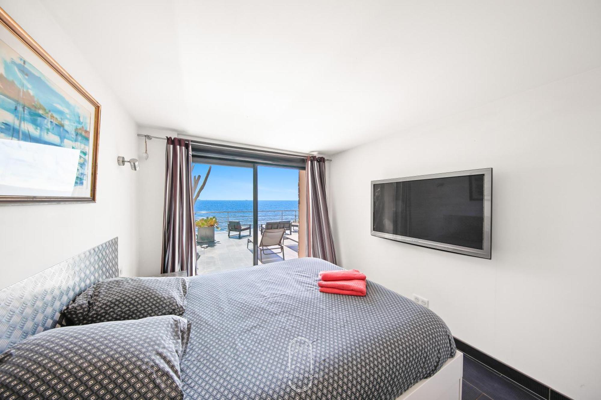 Maison Sur L'Eau-Hyeres-Almanarre-Parkings Clim Wifi By Hc エクステリア 写真